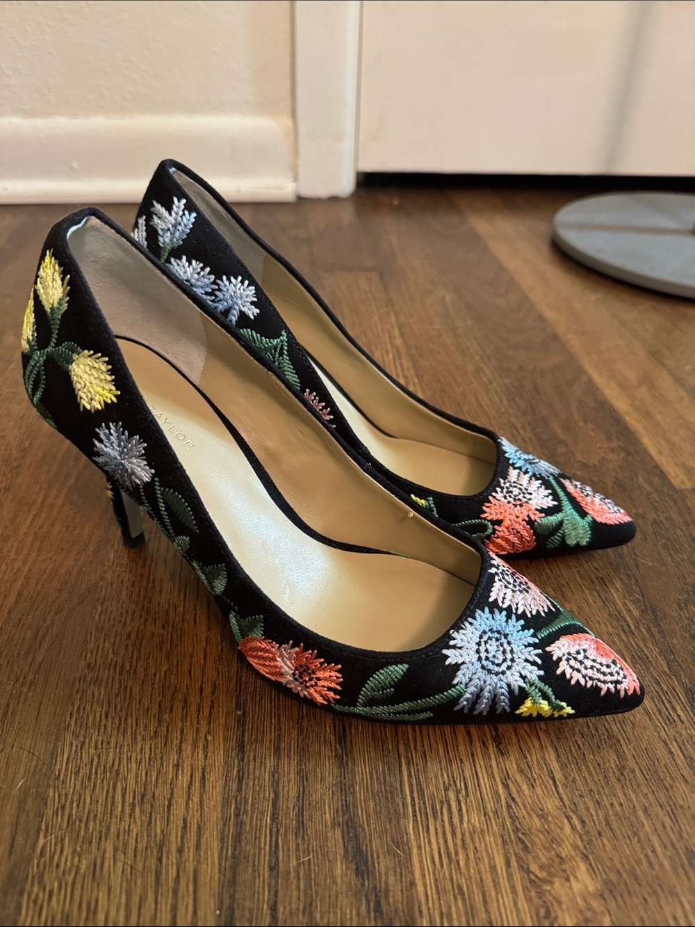 Ann Taylor black suede floral pumps heels